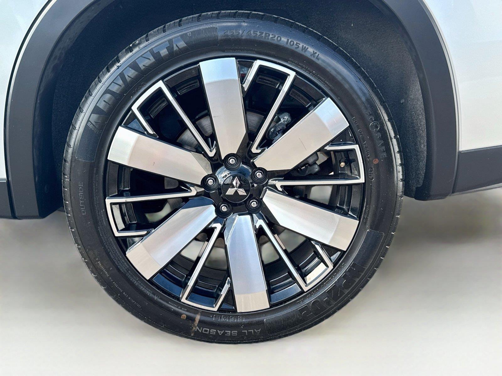 2025 Mitsubishi Outlander SE - Photo 37
