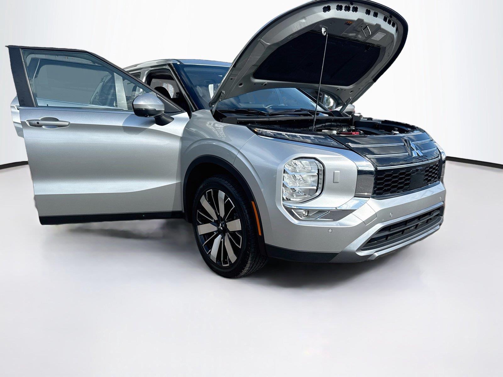 2025 Mitsubishi Outlander SE - Photo 41