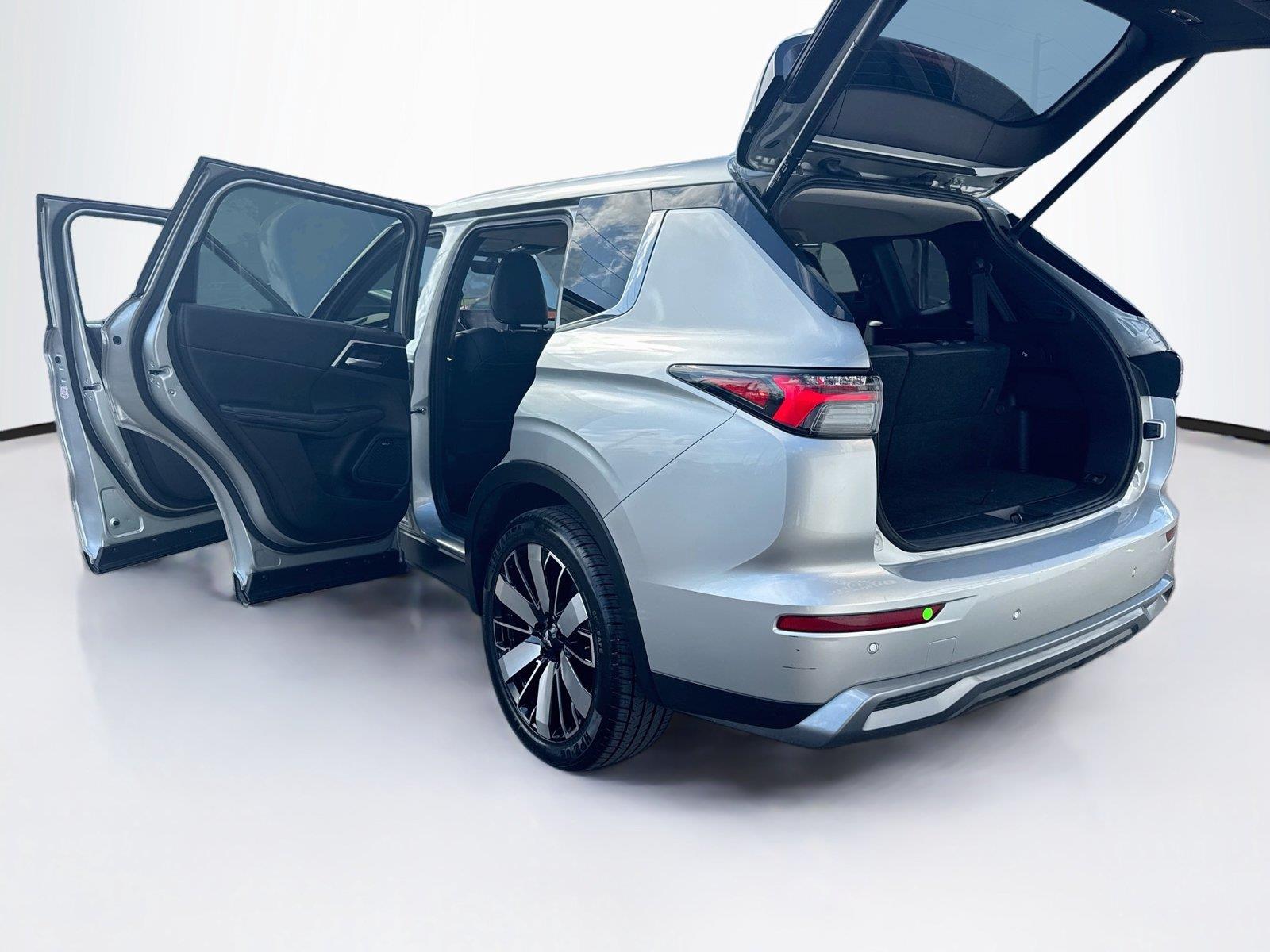 2025 Mitsubishi Outlander SE - Photo 42