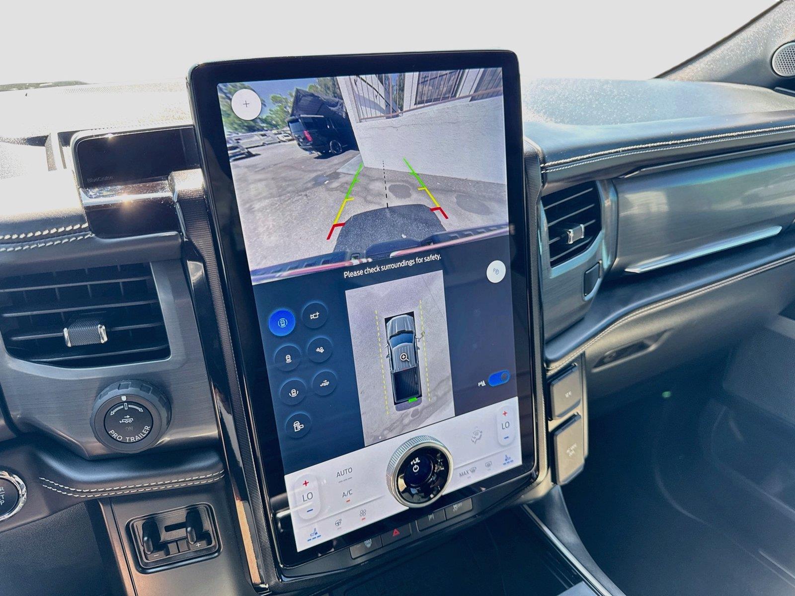 2023 Ford F-150 Lightning Platinum - Photo 17