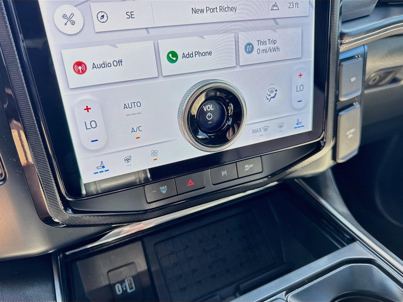 2023 Ford F-150 Lightning Platinum - Photo 20