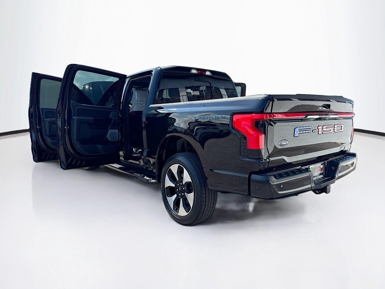 2023 Ford F-150 Lightning Platinum - Photo 38