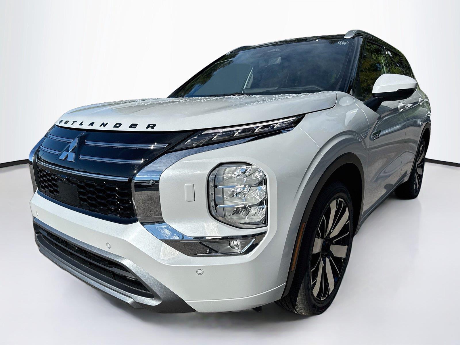 White Diamond/Black Roof 2026 Mitsubishi Outlander Hybrid Plug-in SUV / Crossover Automatic