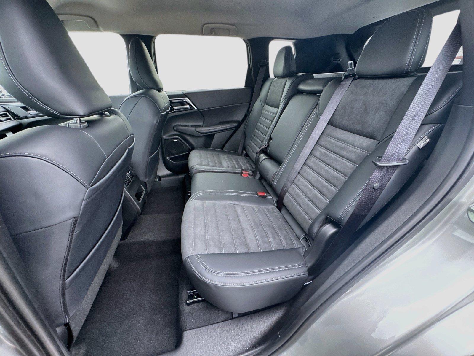 2026 Mitsubishi Outlander SE - Photo 12