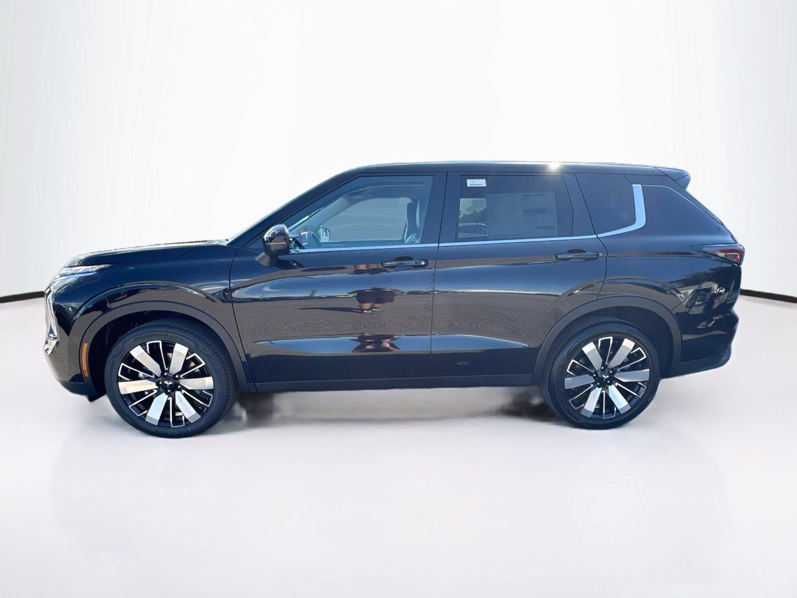 2026 Mitsubishi Outlander SE - Photo 2