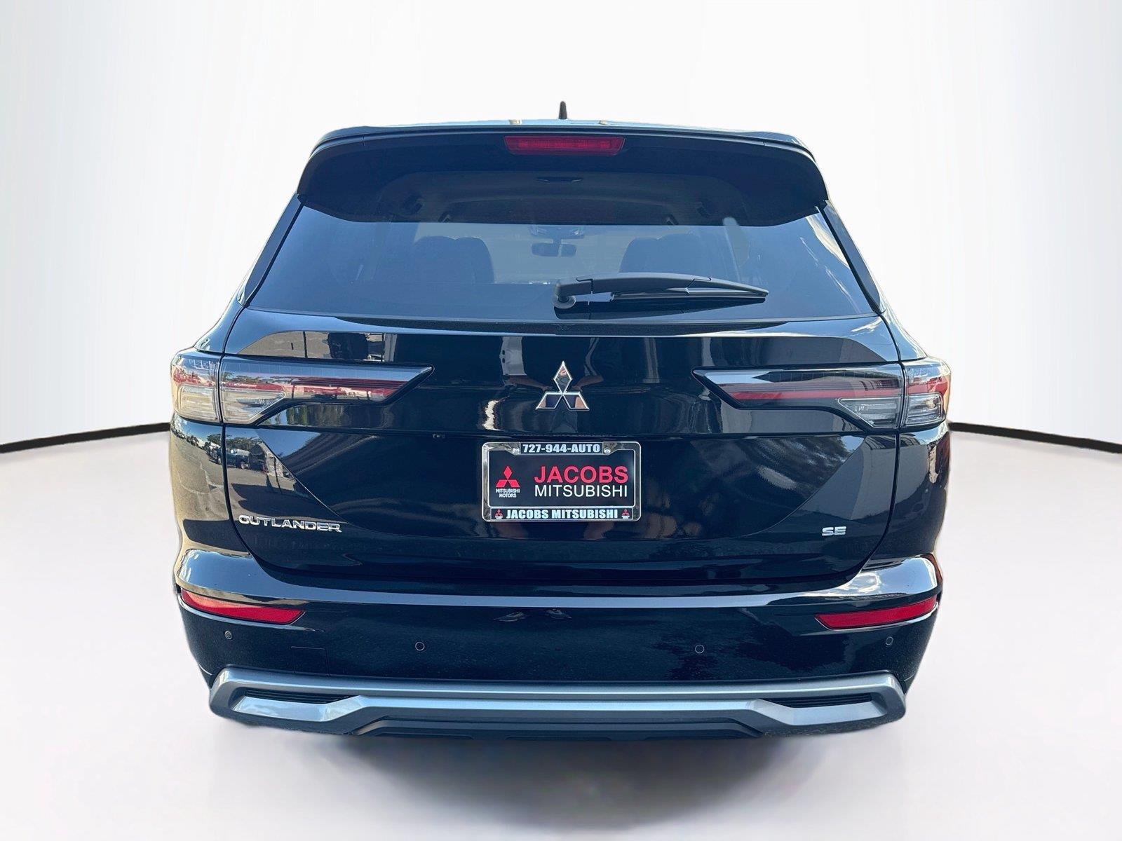 2026 Mitsubishi Outlander SE - Photo 4