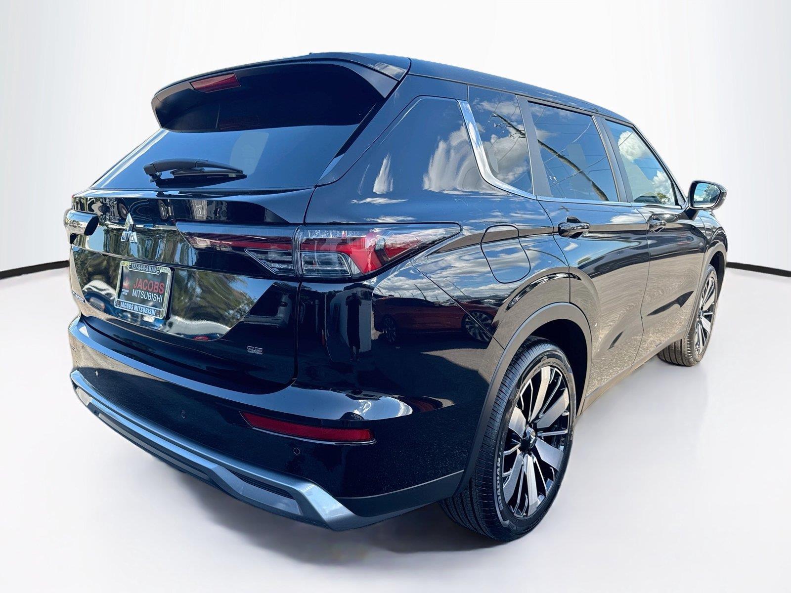 2026 Mitsubishi Outlander SE - Photo 5