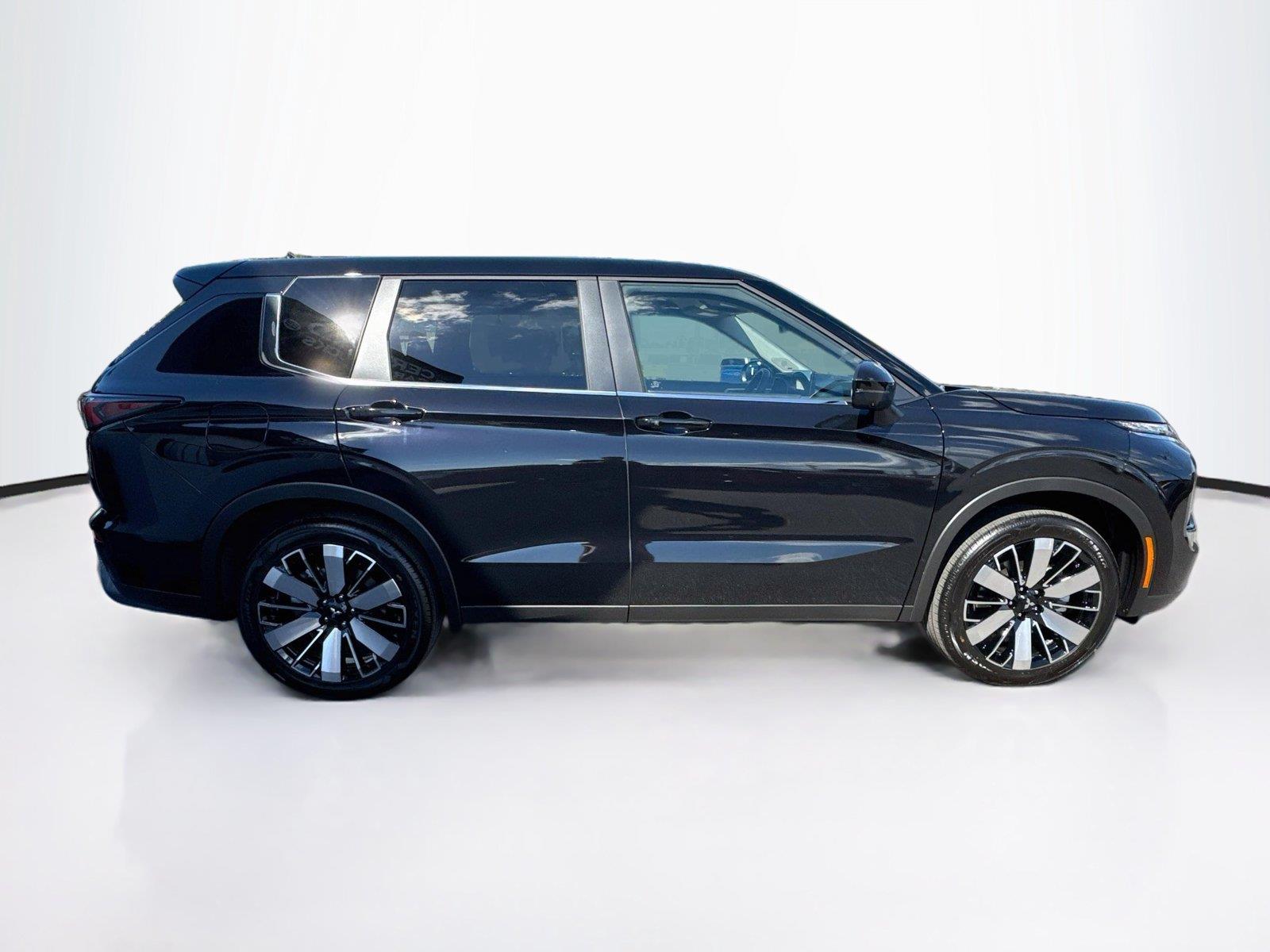 2026 Mitsubishi Outlander SE - Photo 6