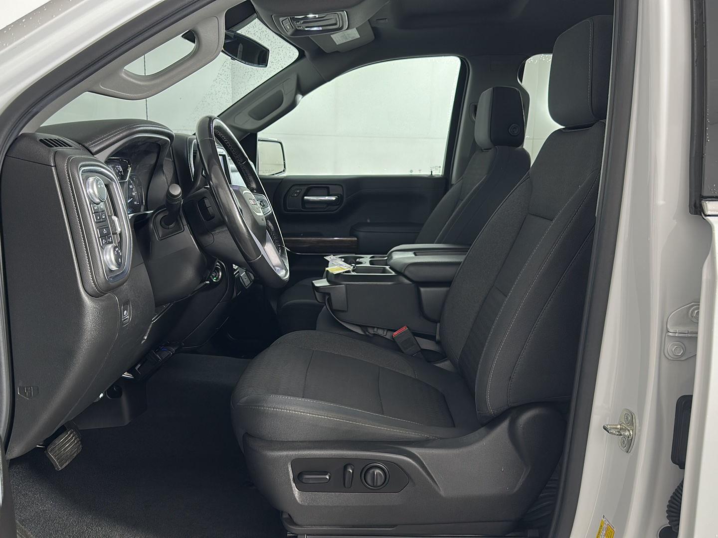 Used 2020 Summit White GMC SLE image 3