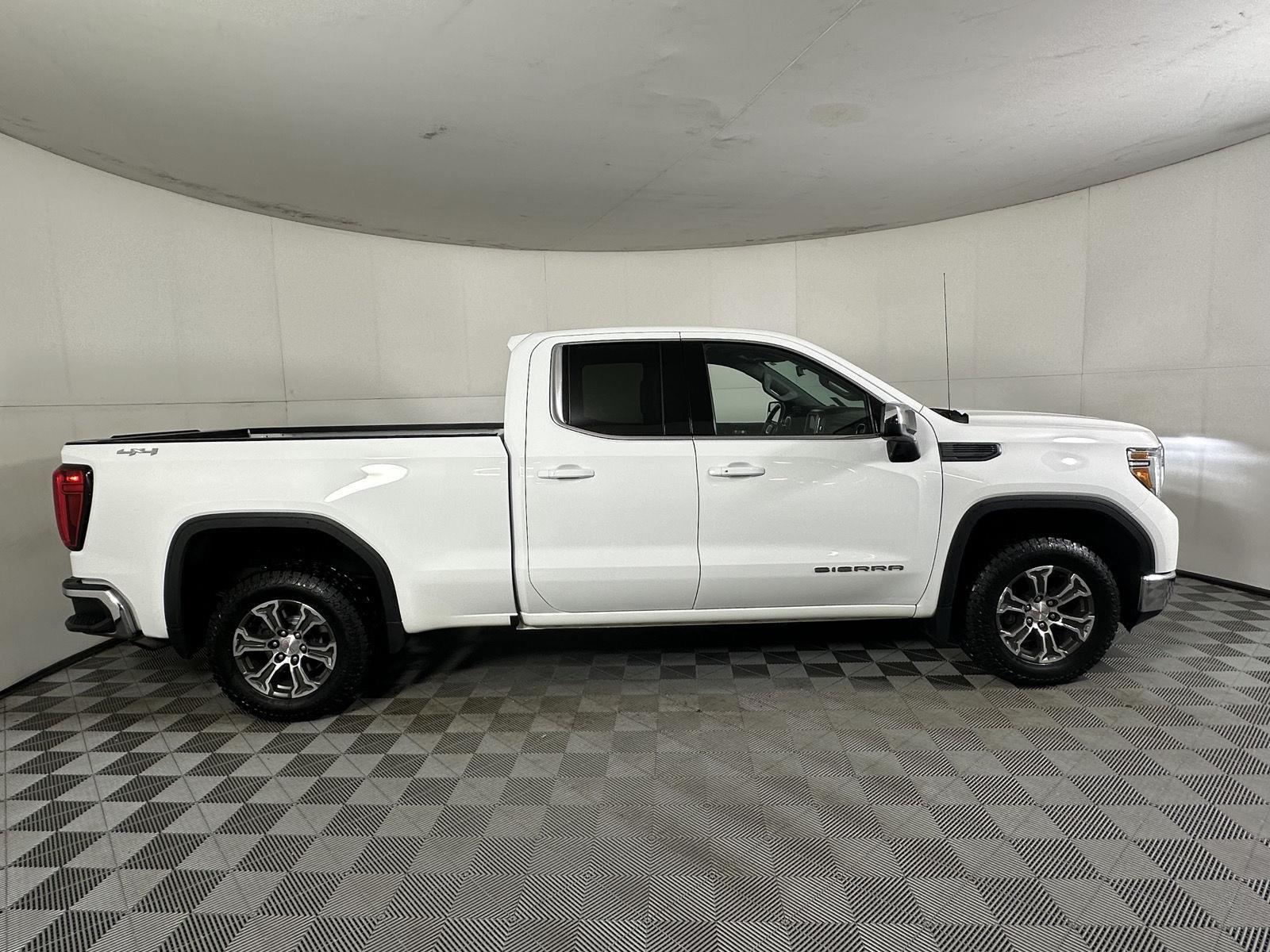 Used 2020 Summit White GMC SLE image 11
