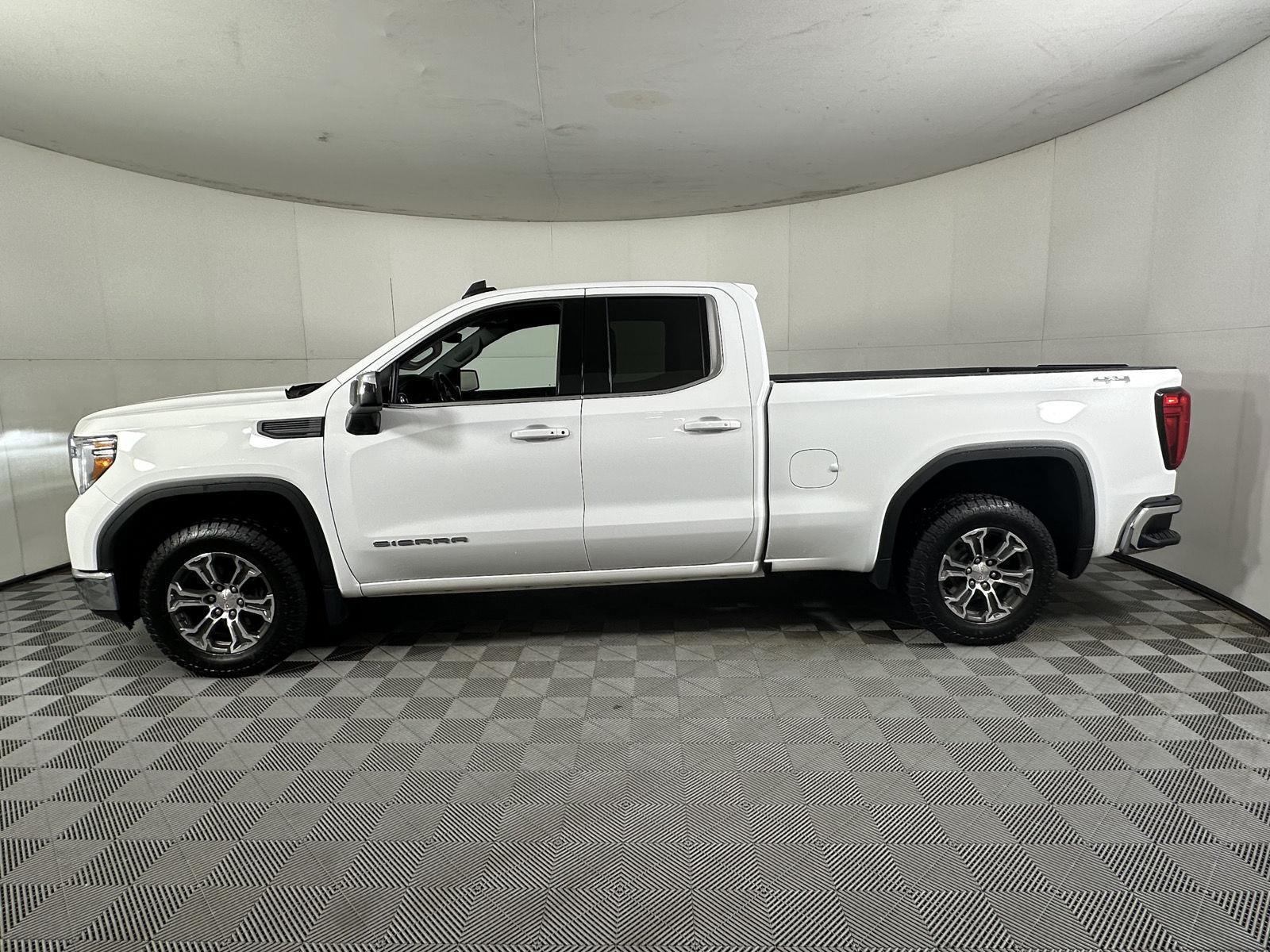 Used 2020 Summit White GMC SLE image 15