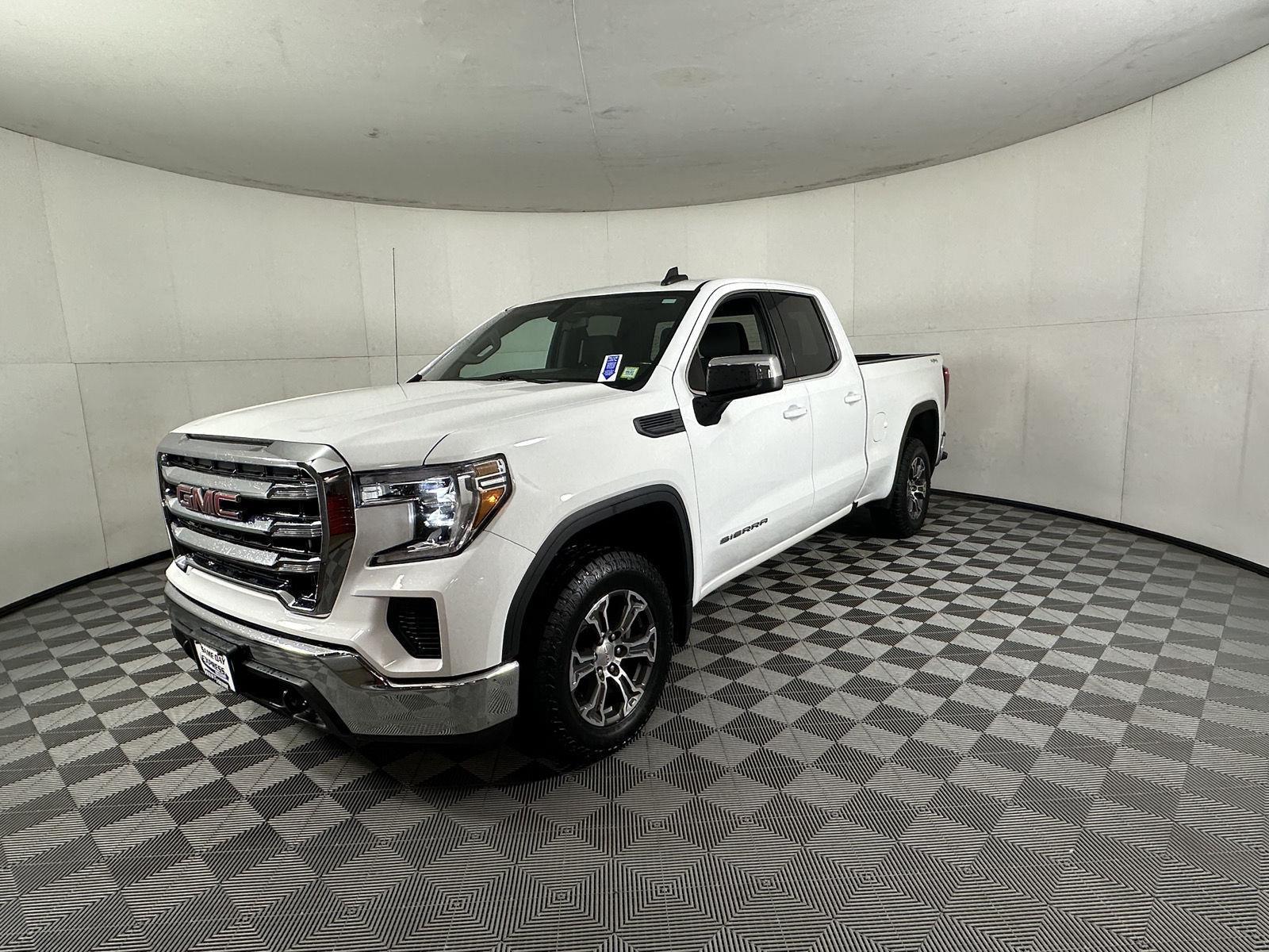 Used 2020 Summit White GMC SLE image 16
