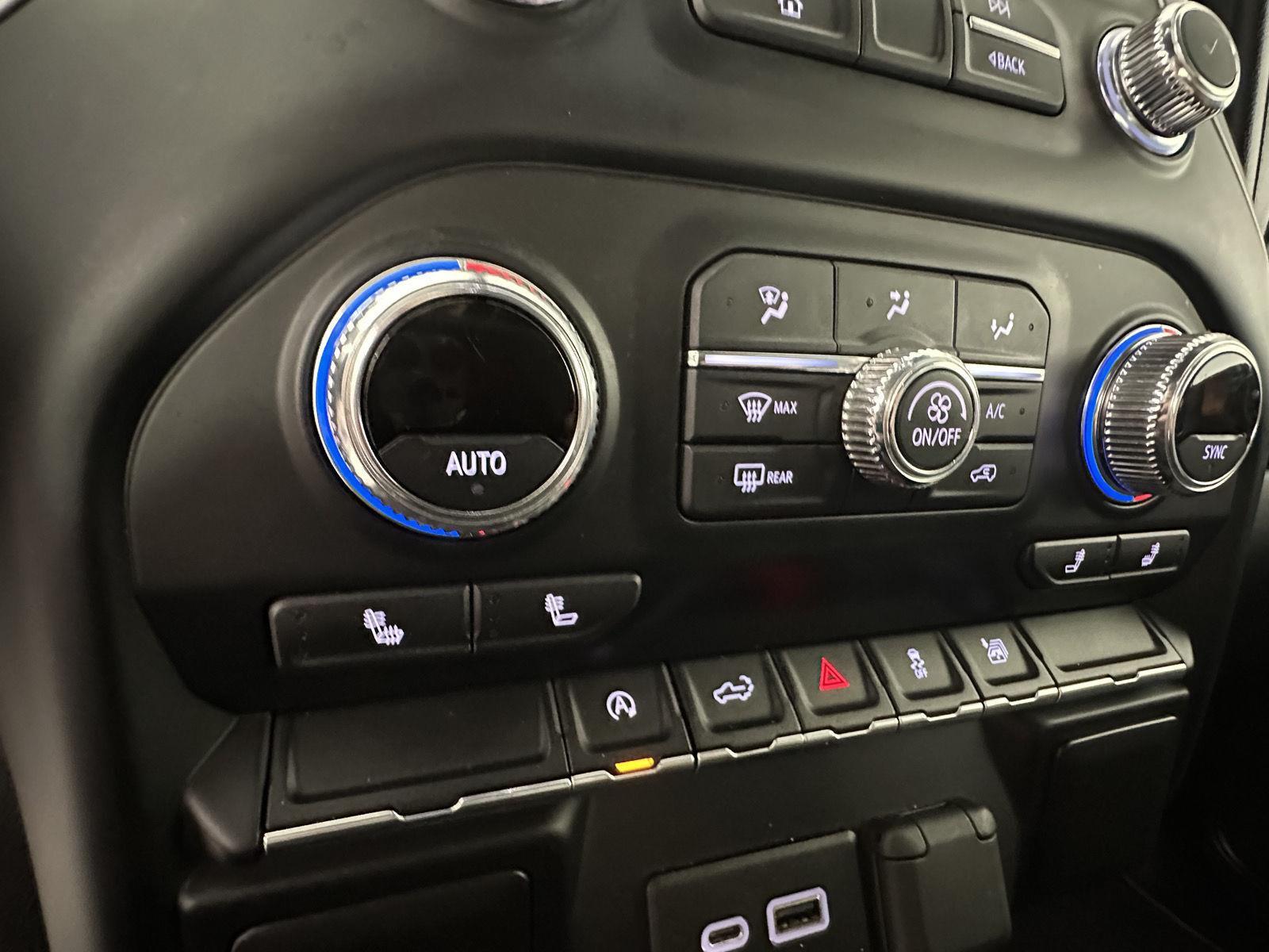 Used 2020 Summit White GMC SLE image 17