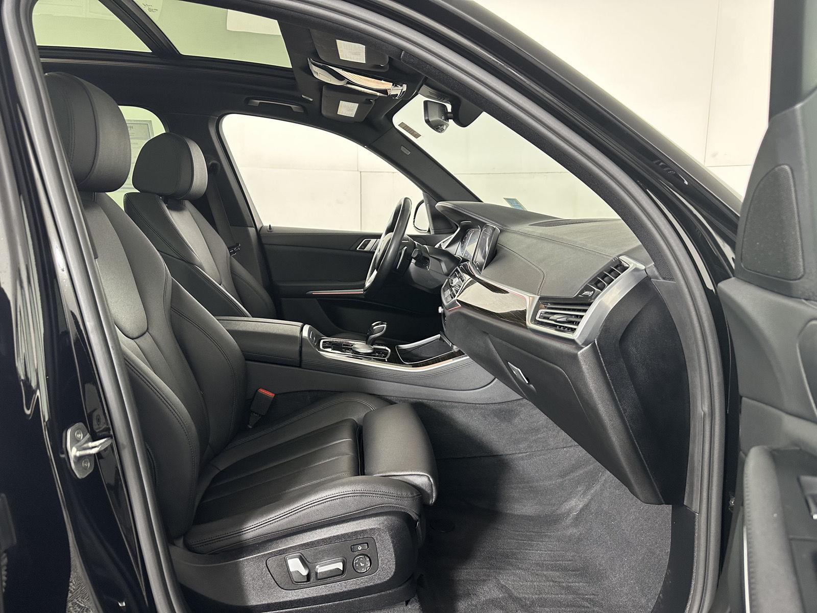 Used 2020 Jet Black BMW xDrive40i image 16