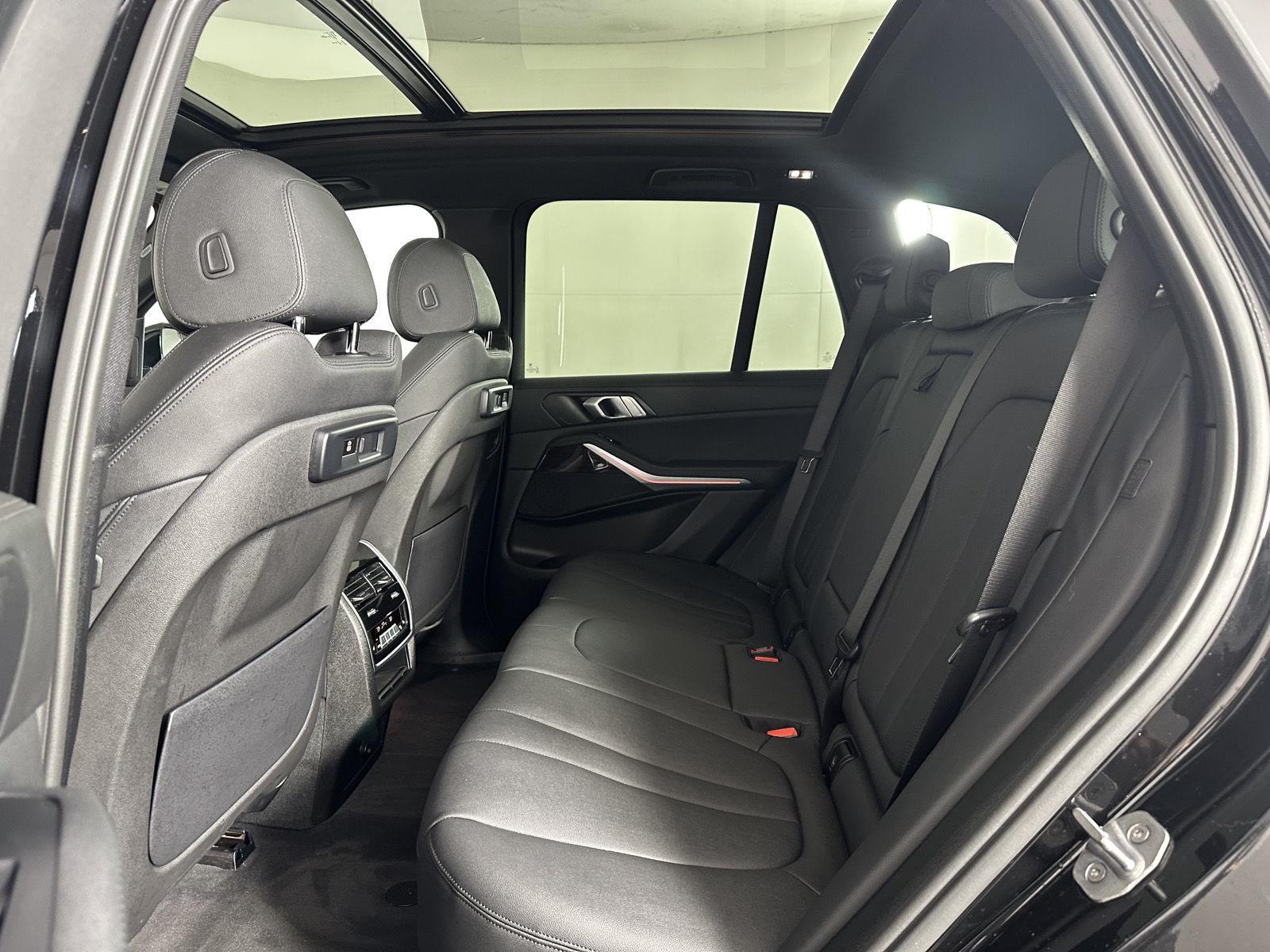 Used 2020 Jet Black BMW xDrive40i image 21