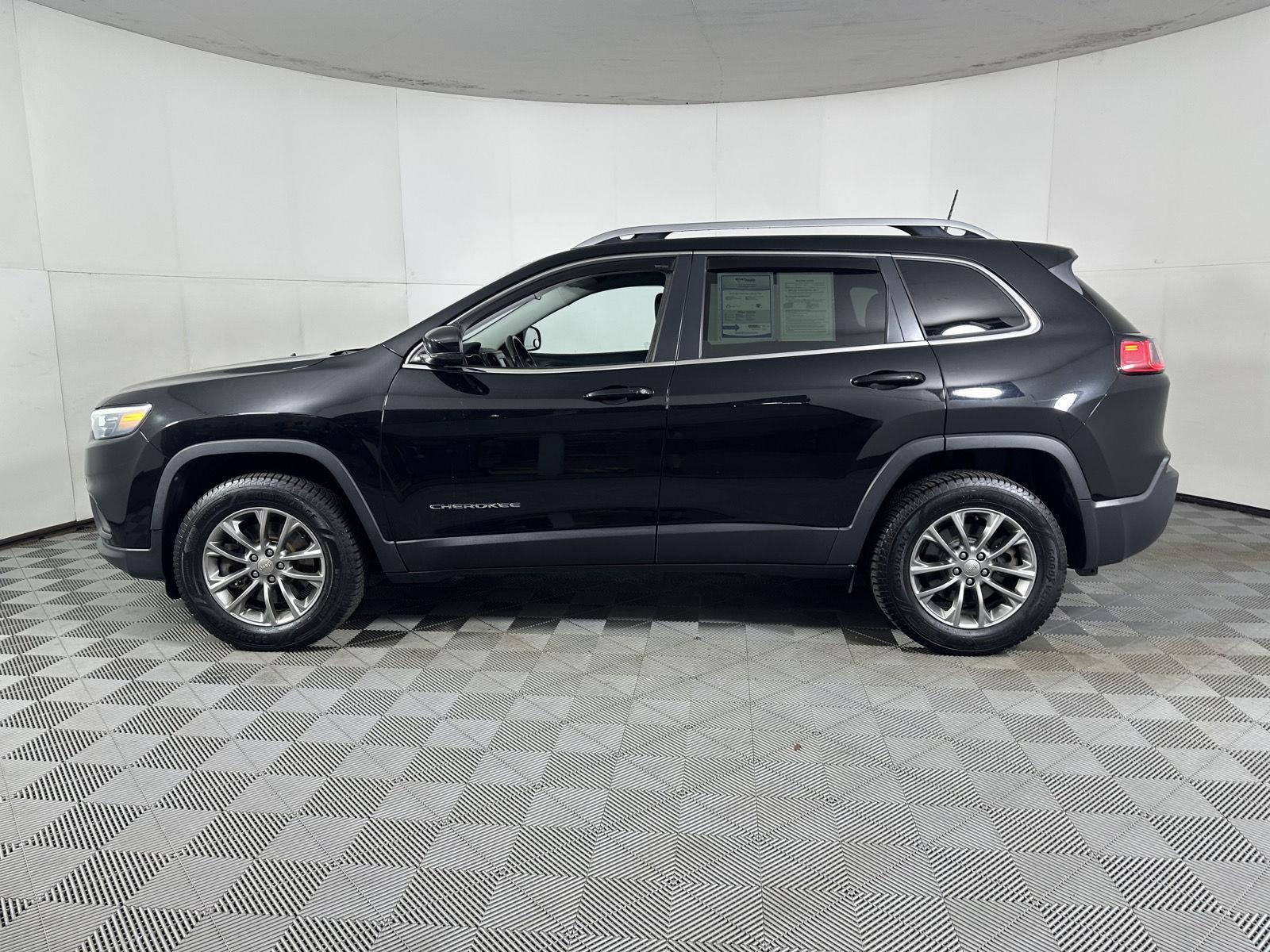 Used 2019 Diamond Black Crystal Pearlcoat Jeep Latitude Plus image 7