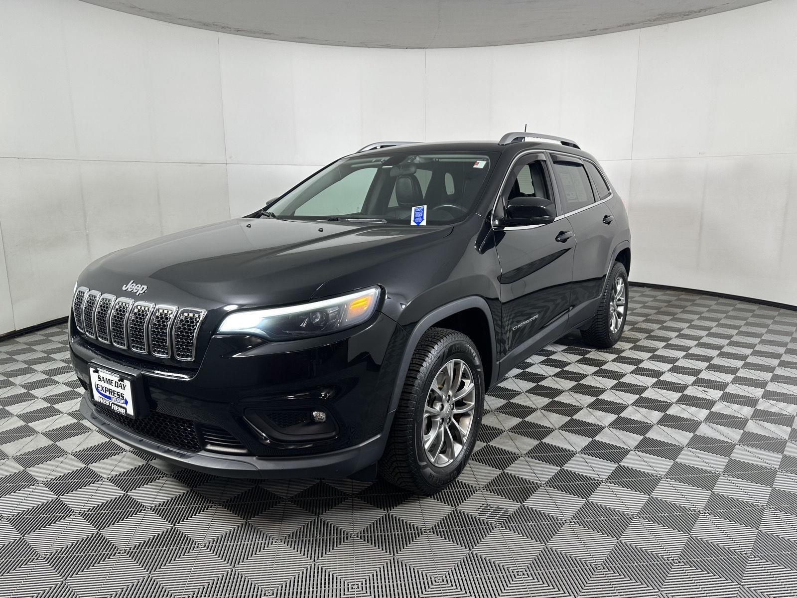 Used 2019 Diamond Black Crystal Pearlcoat Jeep Latitude Plus image 8