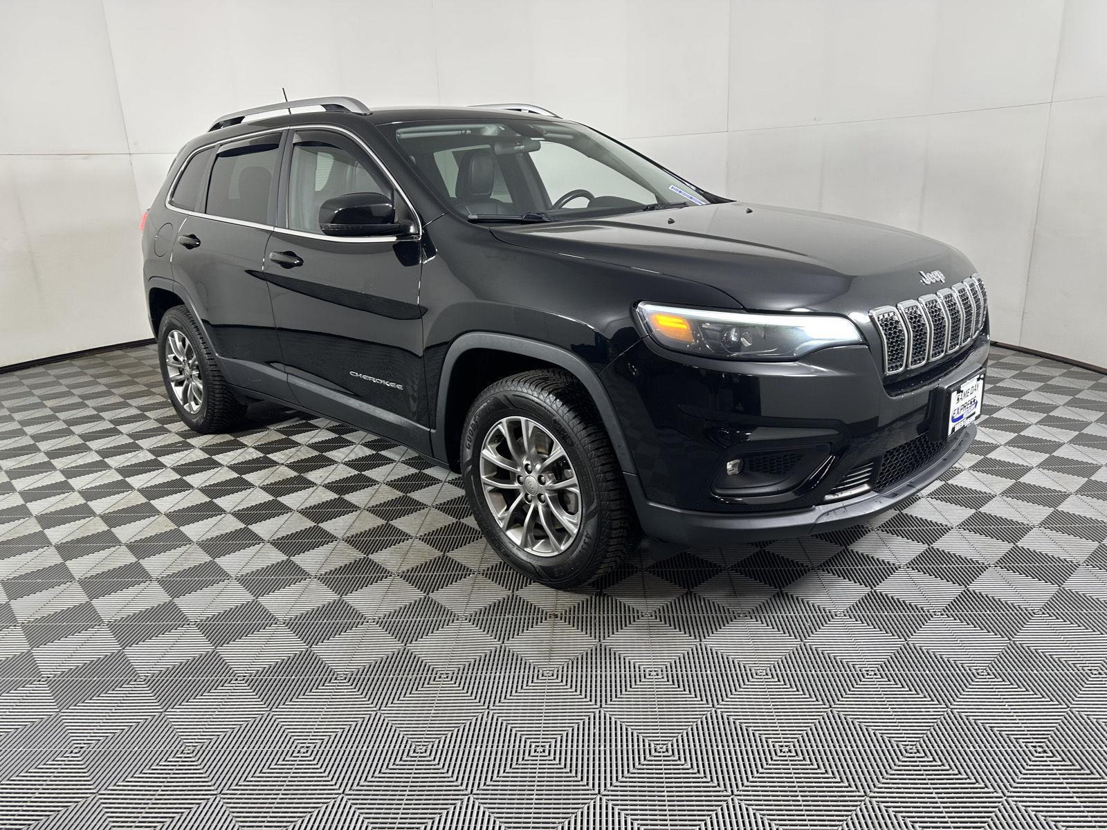 Used 2019 Diamond Black Crystal Pearlcoat Jeep Latitude Plus image 10