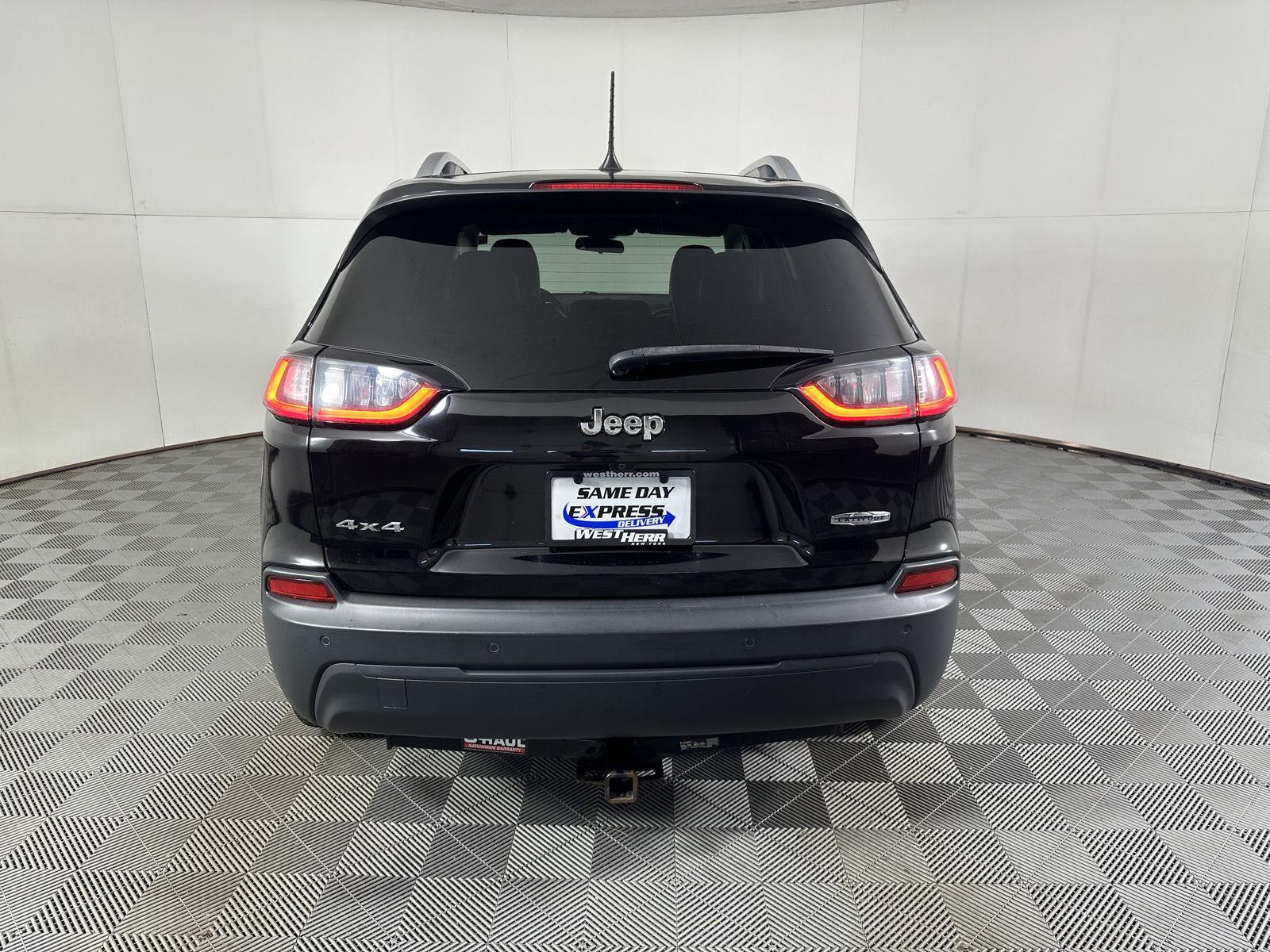 Used 2019 Diamond Black Crystal Pearlcoat Jeep Latitude Plus image 13
