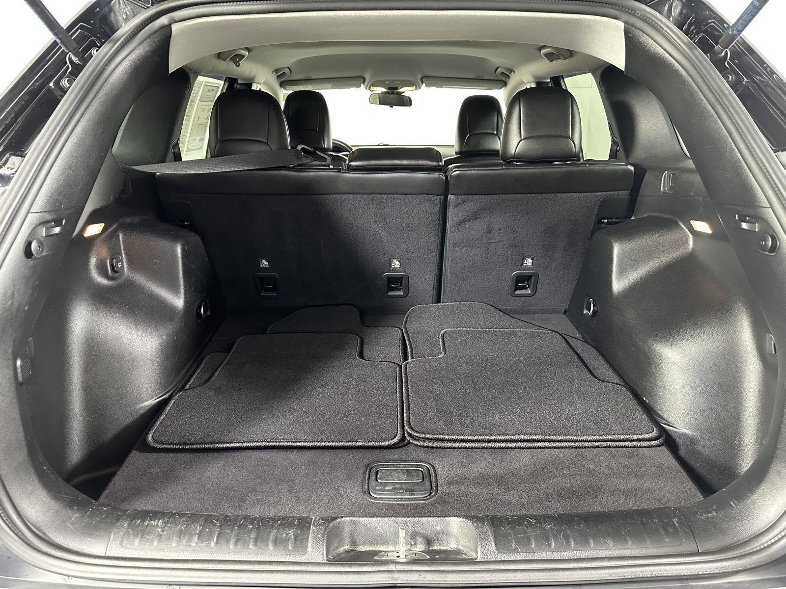 Used 2019 Diamond Black Crystal Pearlcoat Jeep Latitude Plus image 16