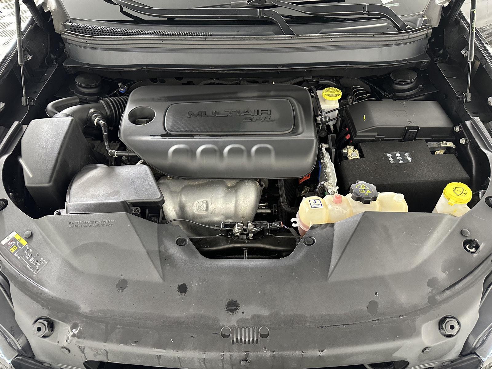 Used 2019 Diamond Black Crystal Pearlcoat Jeep Latitude Plus image 18