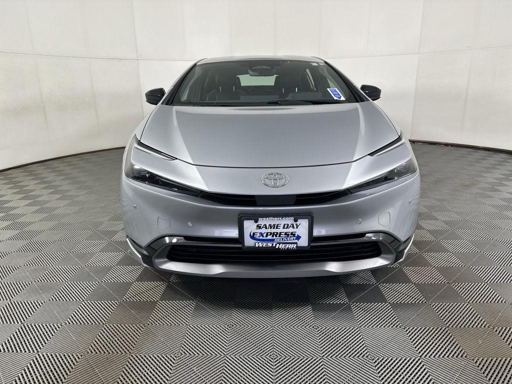 Used 2025 Cutting Edge Toyota XLE image 2