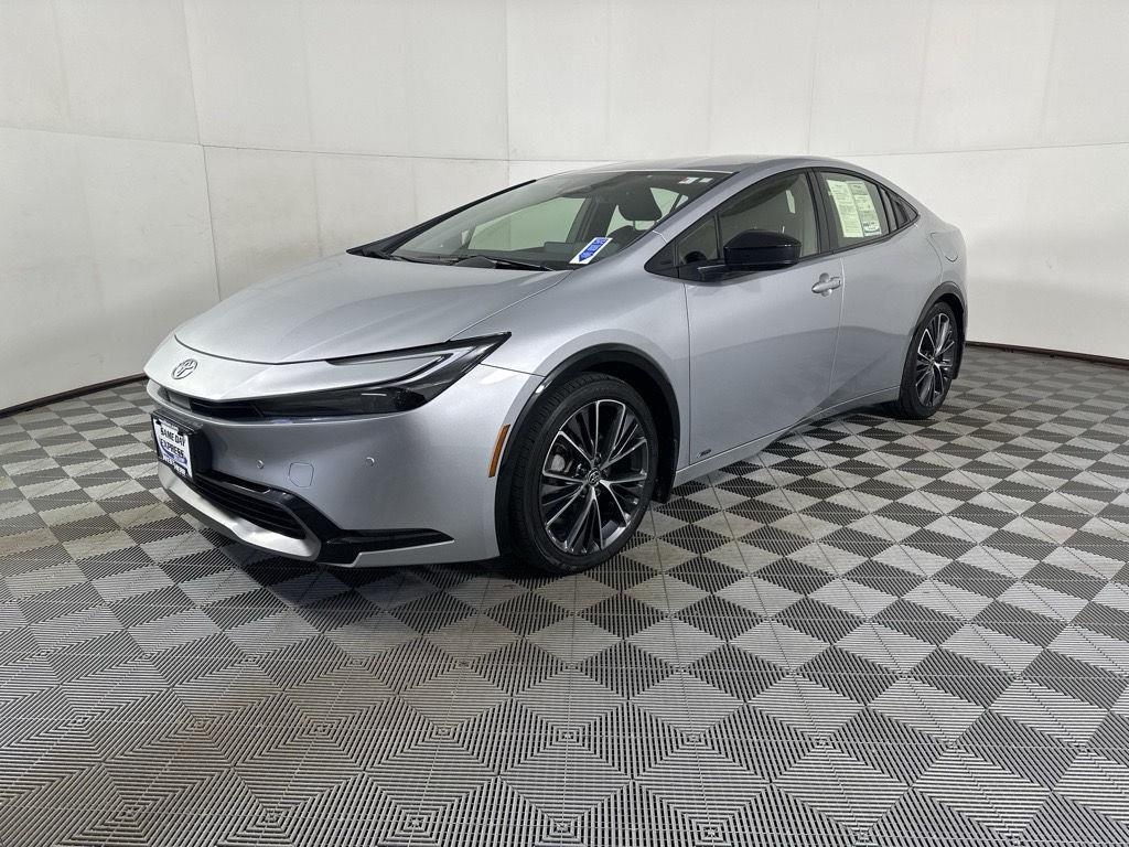 Used 2025 Cutting Edge Toyota XLE image 4