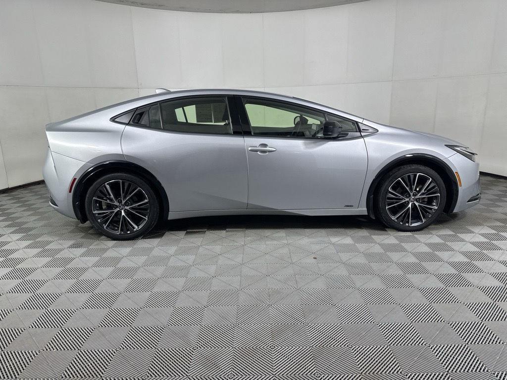 Used 2025 Cutting Edge Toyota XLE image 8