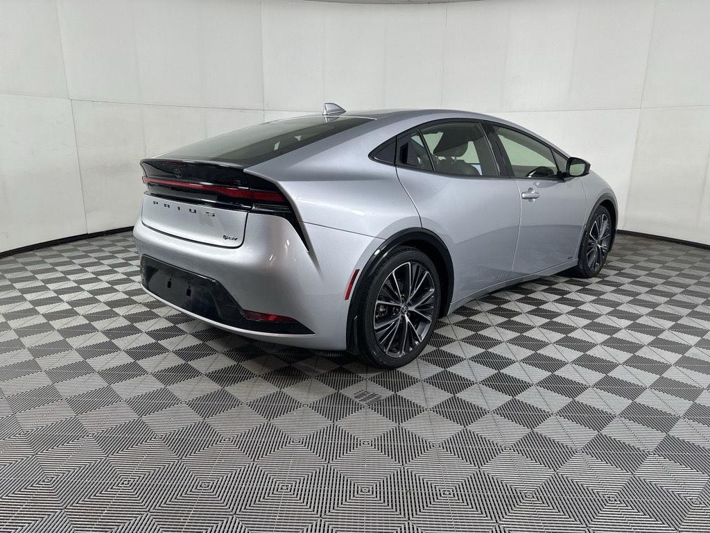 Used 2025 Cutting Edge Toyota XLE image 9