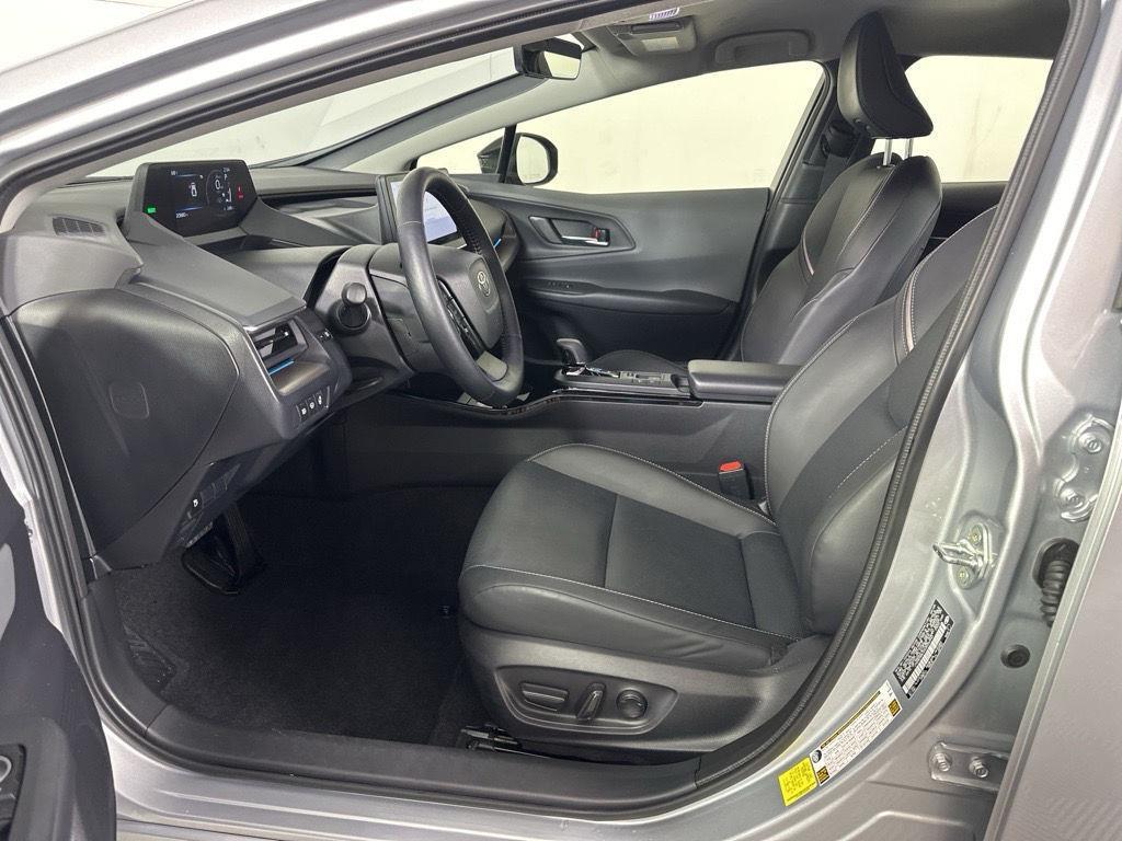 Used 2025 Cutting Edge Toyota XLE image 25