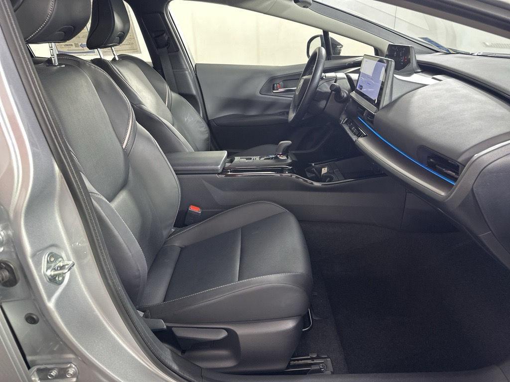 Used 2025 Cutting Edge Toyota XLE image 26