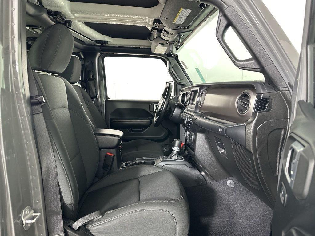 Used 2020 Sting-Gray Clearcoat Jeep Sport S image 11