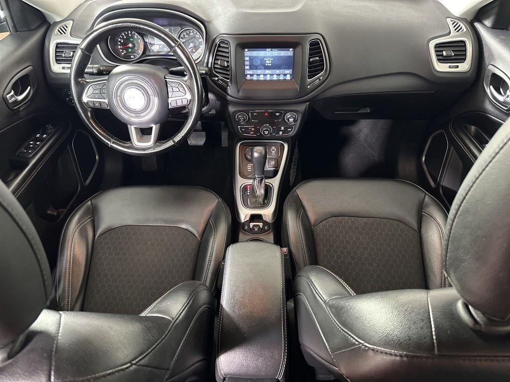 Used 2019  Jeep  image 2