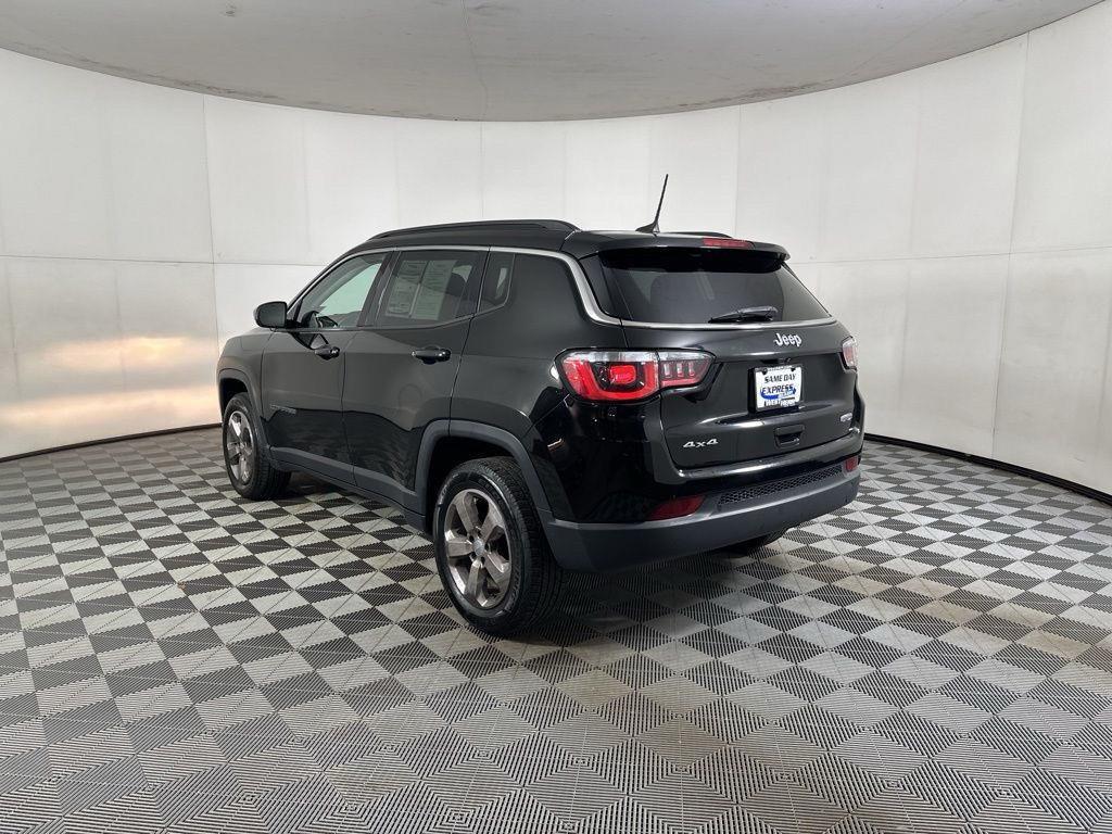 Used 2019  Jeep  image 6