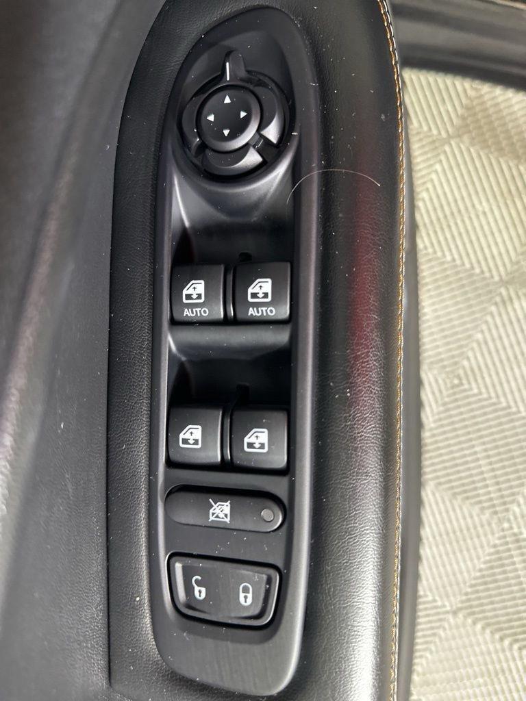 Used 2019  Jeep  image 14