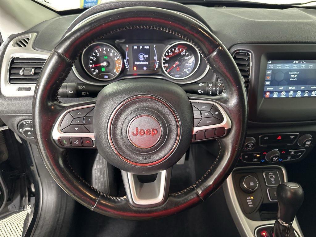 Used 2019  Jeep  image 4