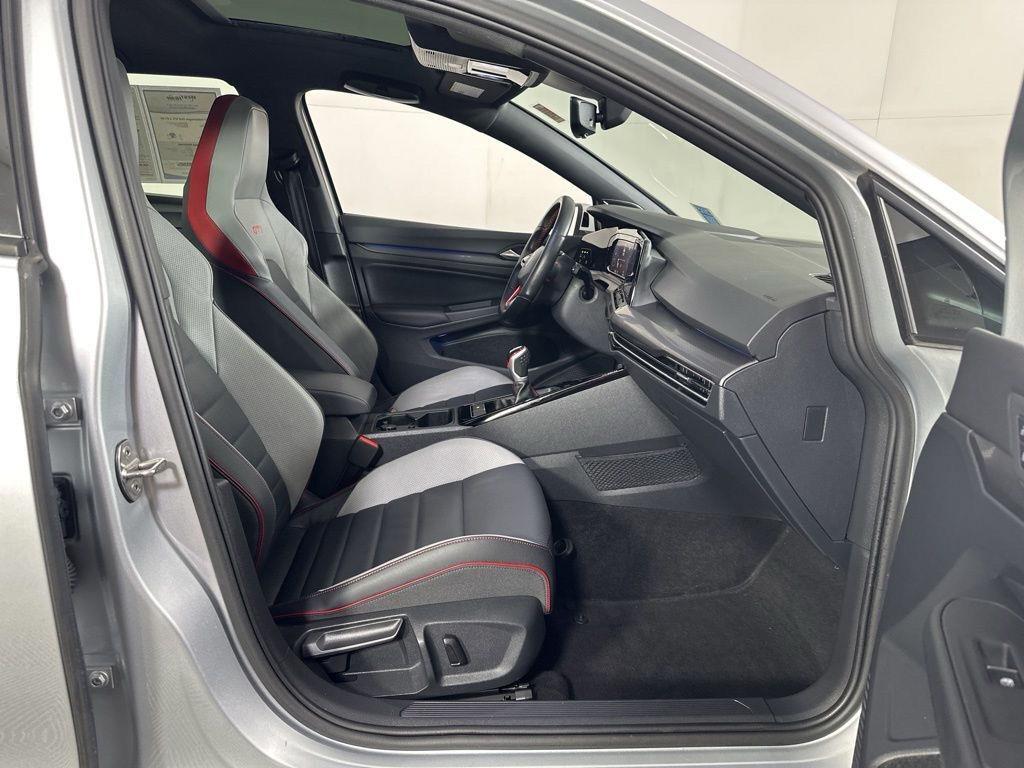 Used 2023 Moonstone Gray Volkswagen SE image 9