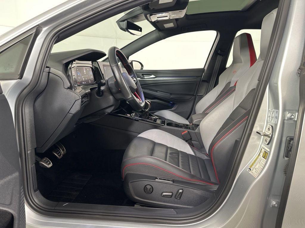 Used 2023 Moonstone Gray Volkswagen SE image 10