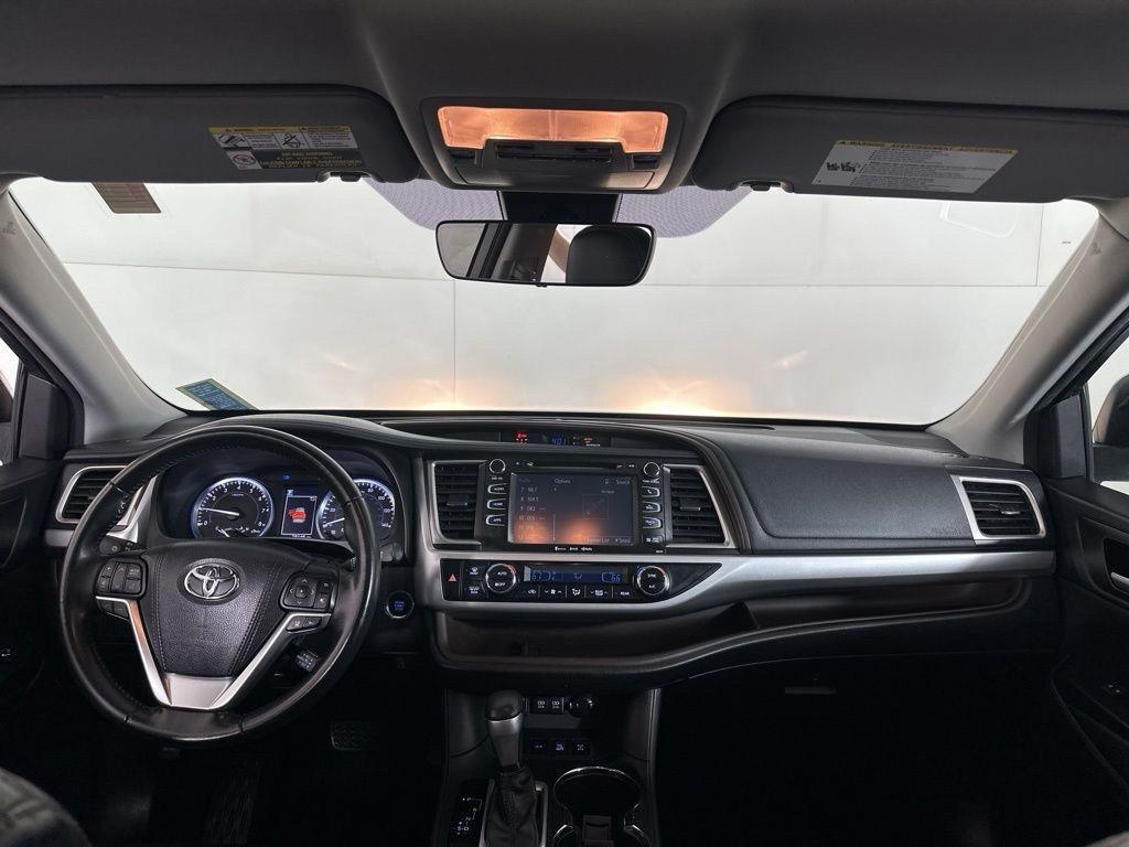Used 2017 Blizzard Pearl Toyota XLE image 11
