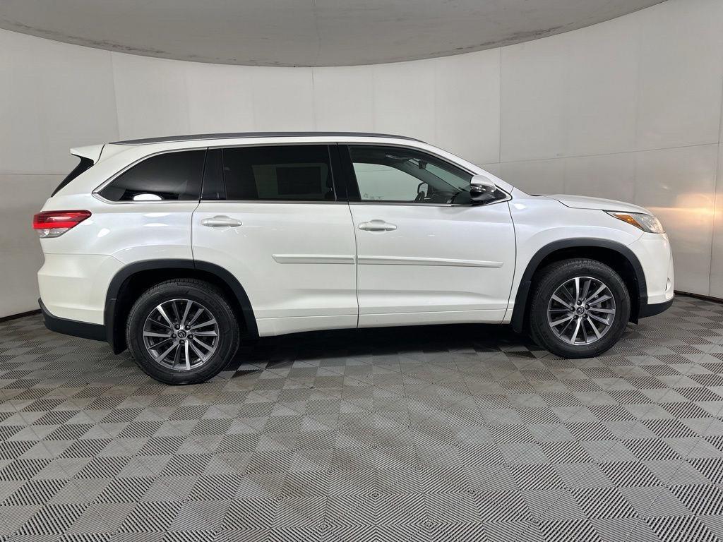 Used 2017 Blizzard Pearl Toyota XLE image 14