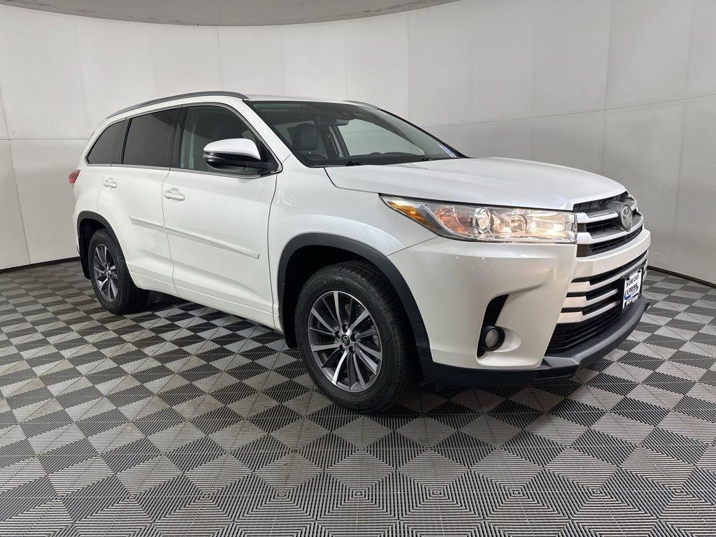 Used 2017 Blizzard Pearl Toyota XLE image 21