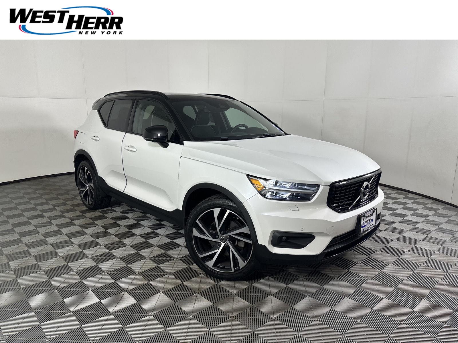  2022 Volvo XC40 T5 R-Design AWD   