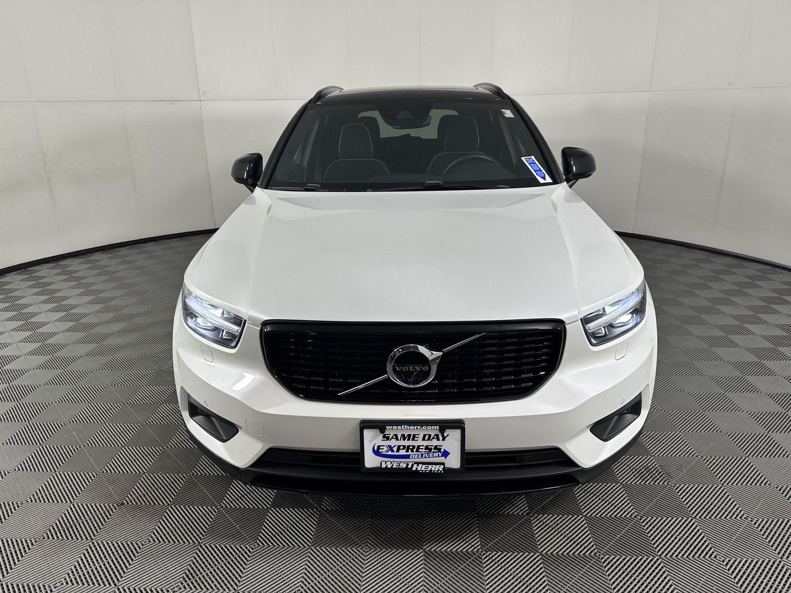 Used 2022 Crystal White Metallic Volvo R-Design image 3
