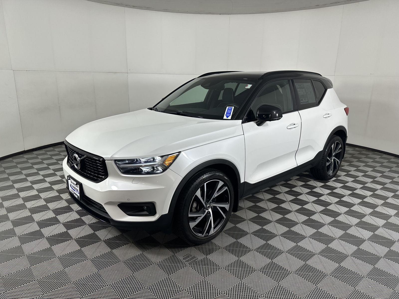 Used 2022 Crystal White Metallic Volvo R-Design image 4