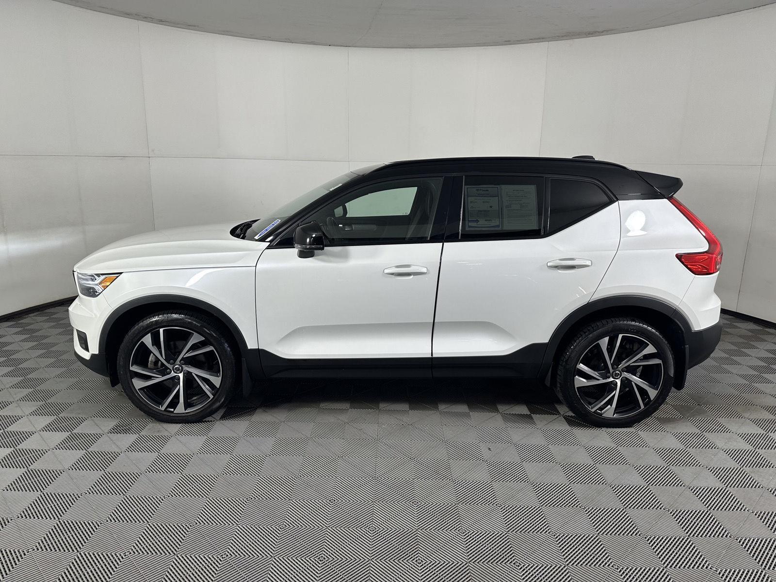 Used 2022 Crystal White Metallic Volvo R-Design image 5