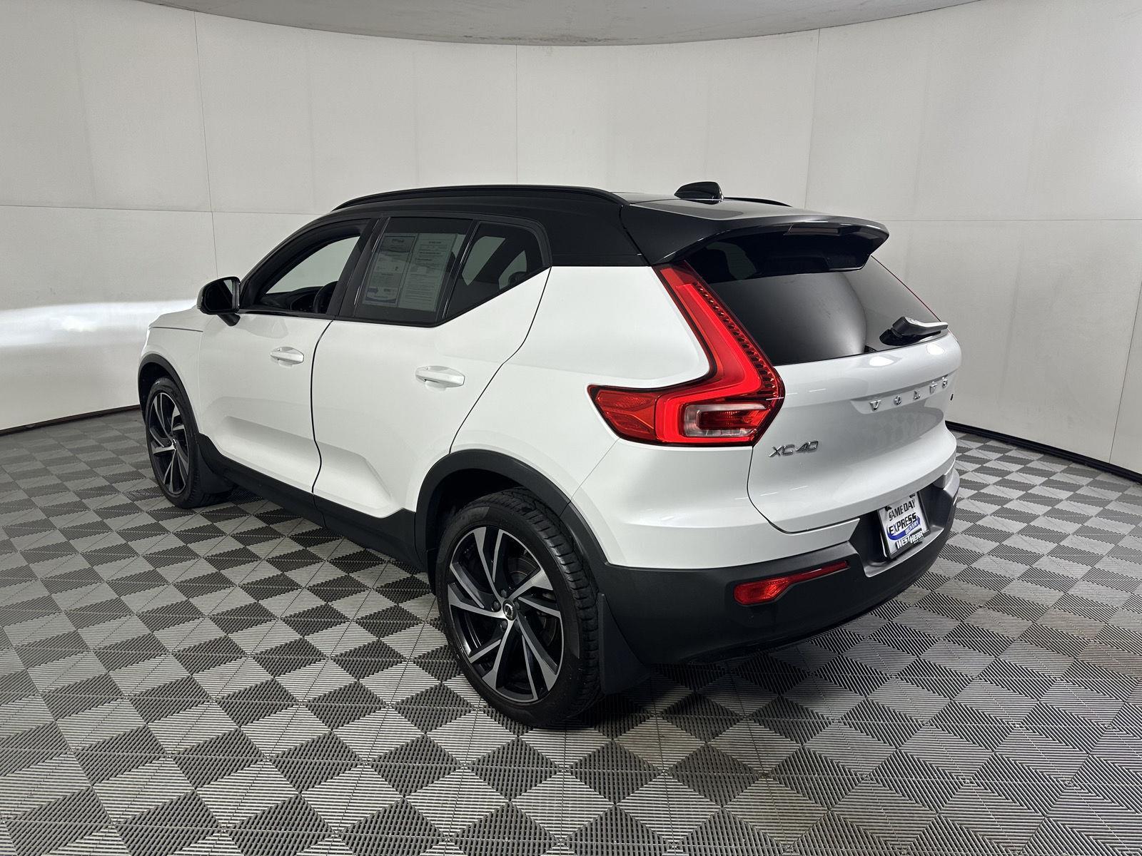 Used 2022 Crystal White Metallic Volvo R-Design image 18