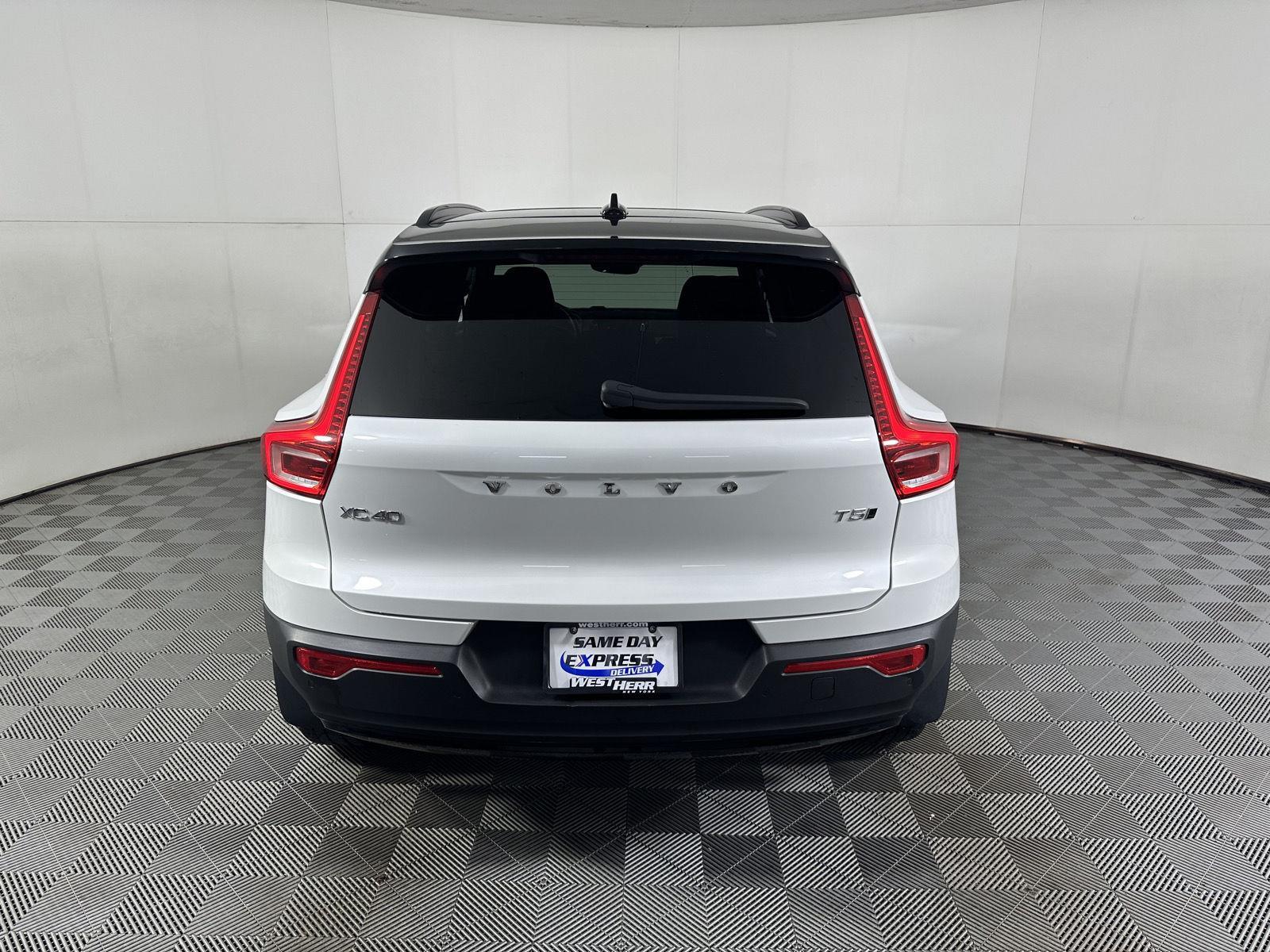 Used 2022 Crystal White Metallic Volvo R-Design image 21