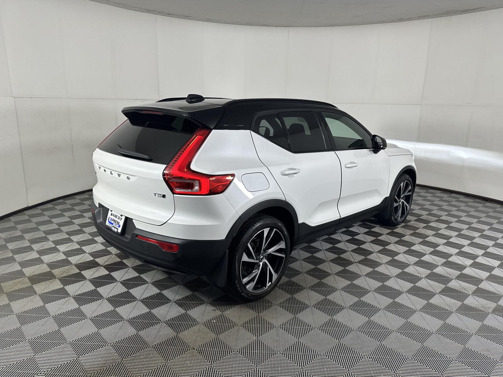 Used 2022 Crystal White Metallic Volvo R-Design image 22