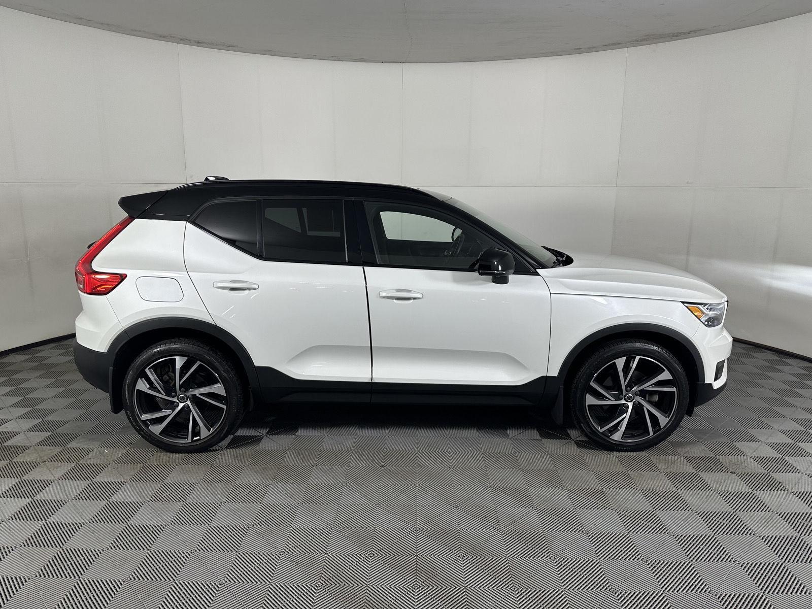 Used 2022 Crystal White Metallic Volvo R-Design image 23