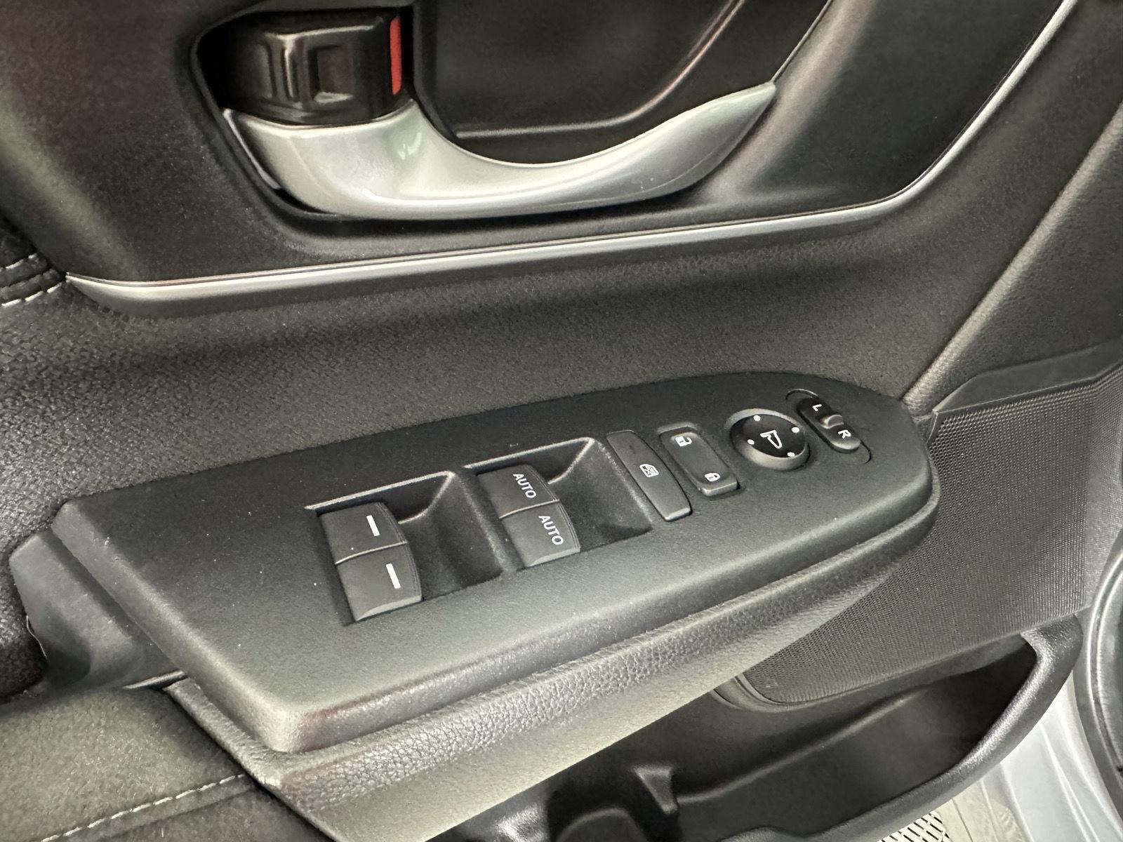 Used 2019 Lunar Silver Metallic Honda EX image 17